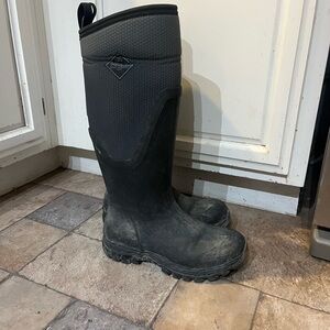 Women’s size 7 muck boots
